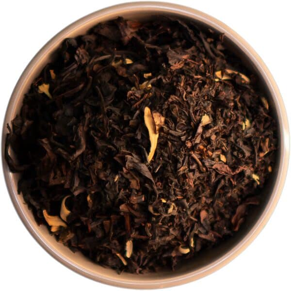 Orangen Oolong – Halbfermentierter Tee mit langen, gedrehten Blättern und einem blumigen Aroma von reifen Pfirsichen, kombiniert mit fruchtigem Orangenaroma für ein einzigartiges Geschmackserlebnis