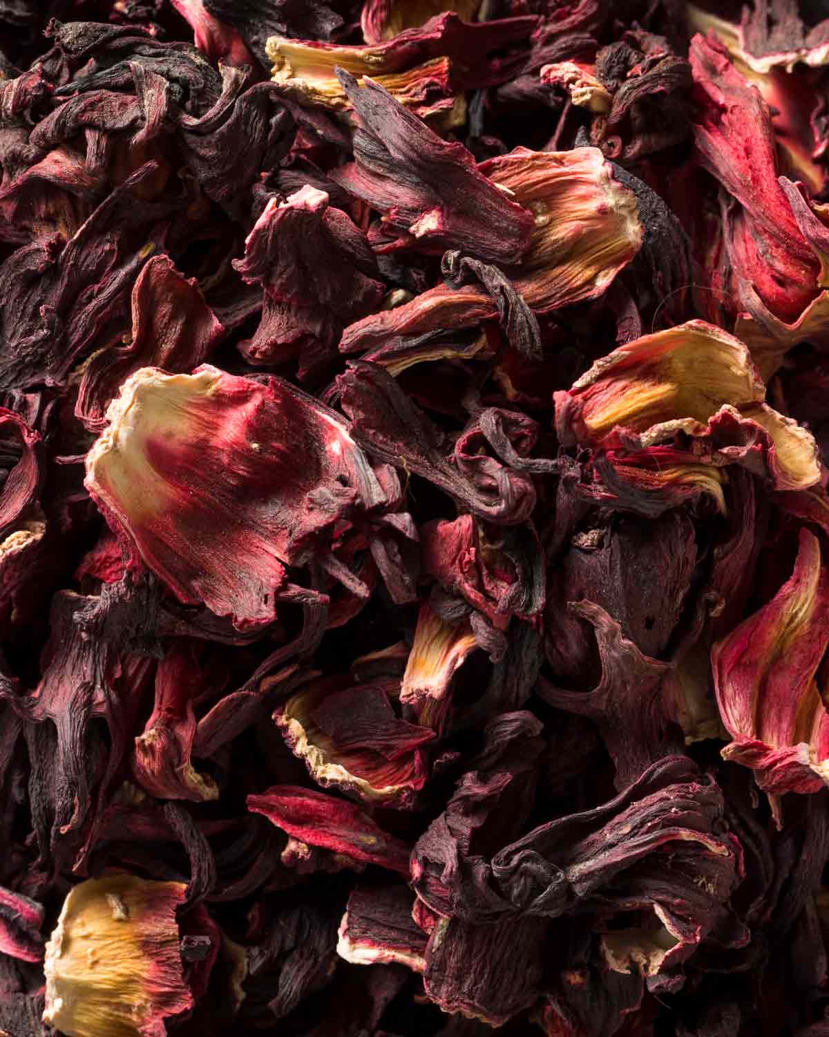 Tee mit Hibiskusblüte