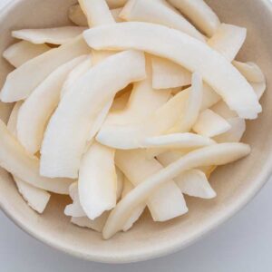 Tee mit Kokoschips