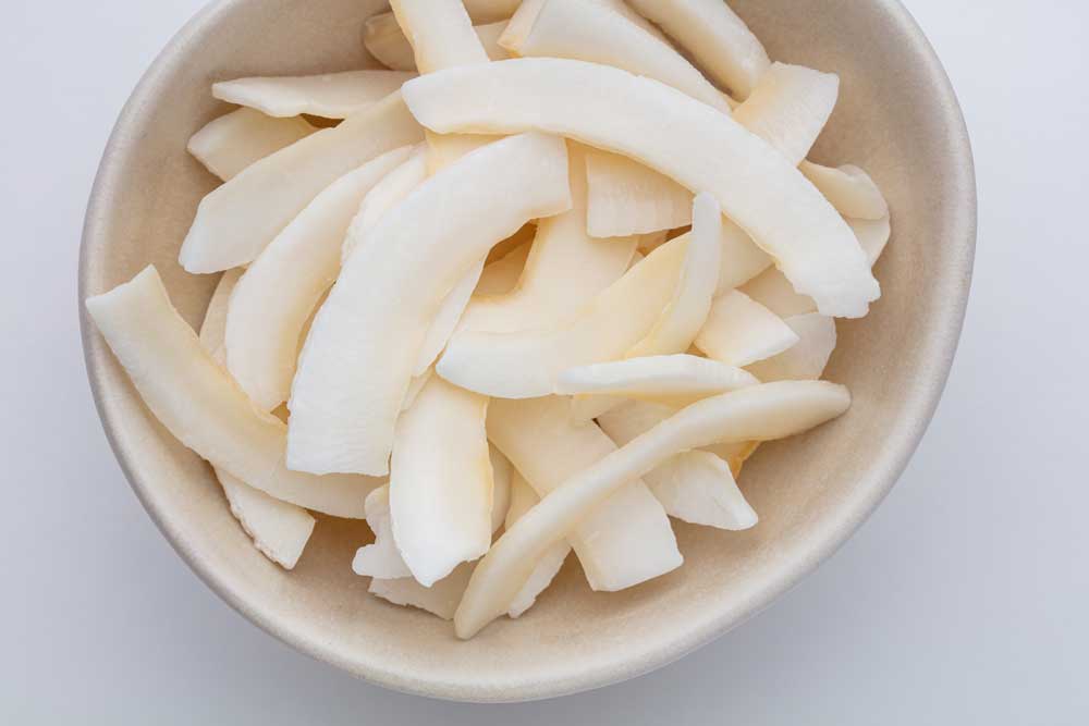 Tee mit Kokoschips